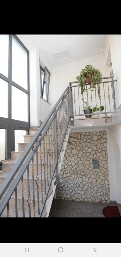 Comfortable Rooms With Small Kitchen Bacina Exterior foto